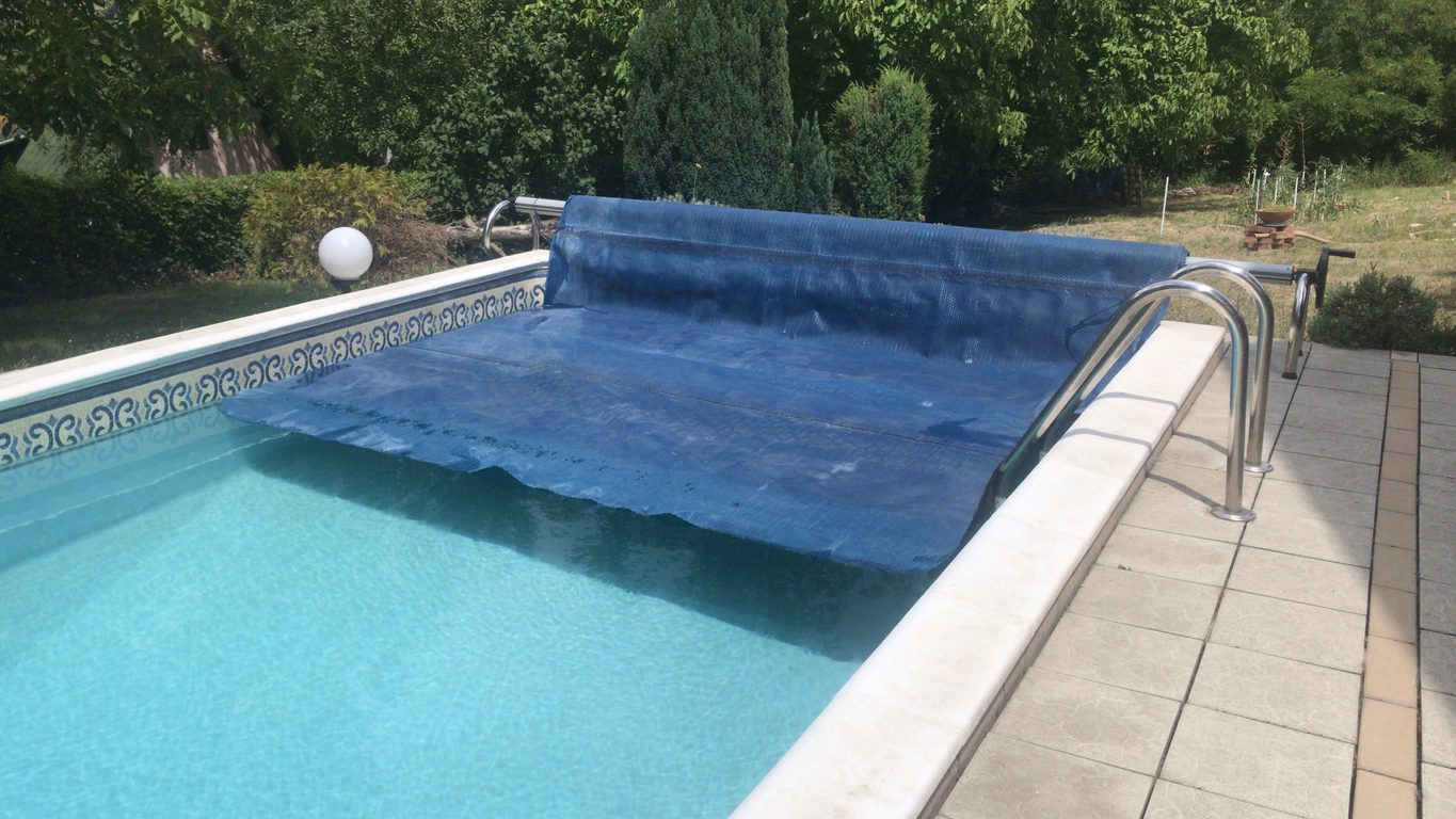 Best Pool Designs for Cotswolds Homes | Aquascape Contemporary Stainless Steel Pools