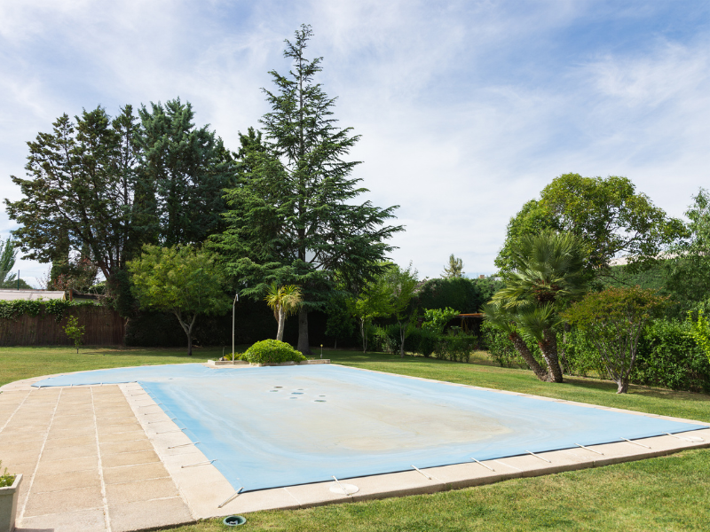 Swimming Pool Covered for Winter